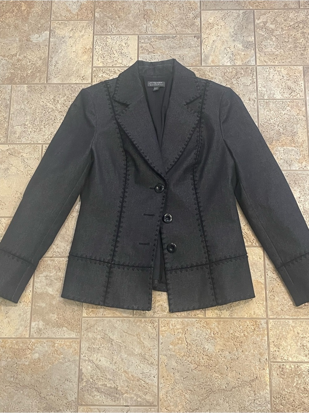 Classiques Entier Women's Black Tailored Button-Front Blazer